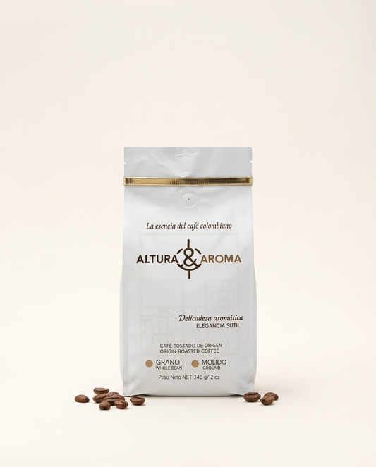 Altura y Aroma Geisha Washed — white and gold coffee bag, front